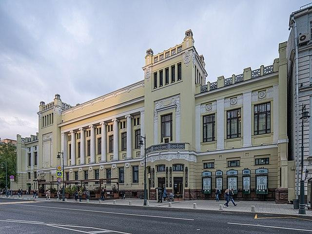 Поргина объяснила, почему не собирается уходить из «Ленкома»