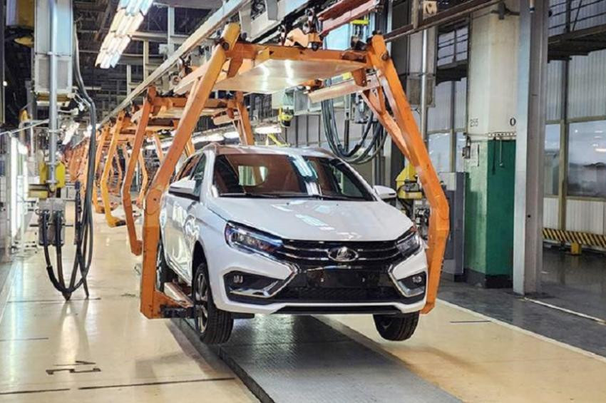 Представители "АвтоВАЗа" рассказали о предстоящем серийном выпуске новой Lada Vesta NG