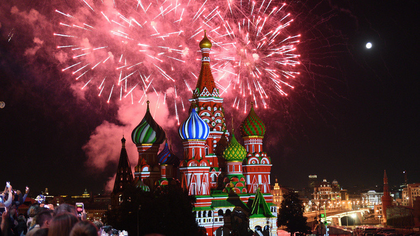 На нескольких площадках Москвы 23 февраля 2023 года будет салют