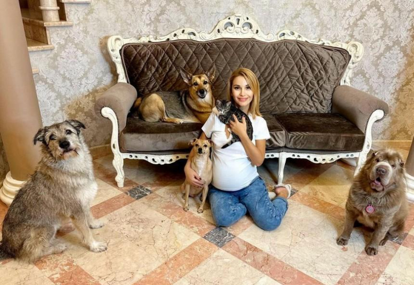 Ольга Орлова вместе с дочерью выписалась из роддома