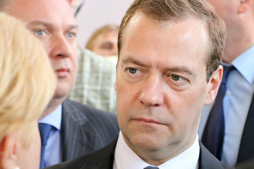 Медведева позабавило, что ЕС управляют невежественные люди, после слов Бербок о развороте на 360 градусов