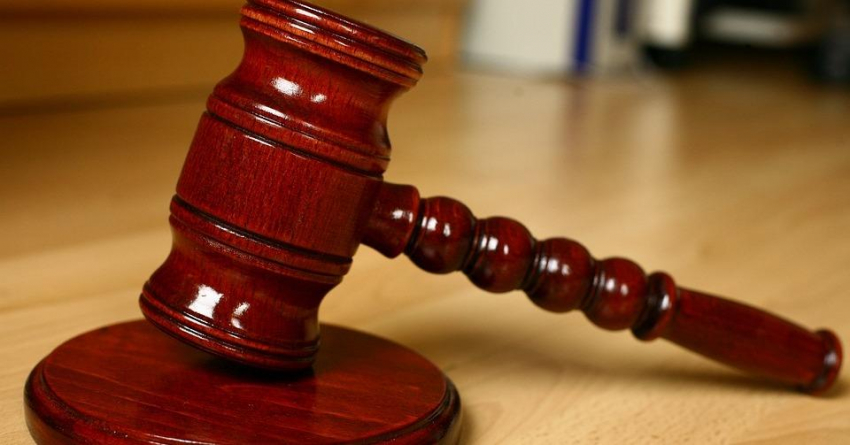 Калужского чиновника могут оштрафовать за нежелание вставать во время гимна РФ