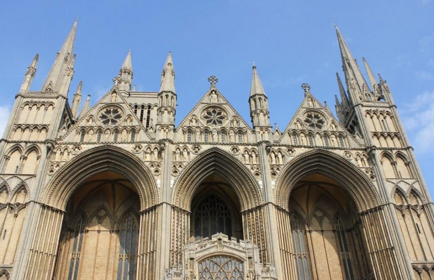 Англиканское сообщество разделилось из-за решения церкви признавать однополые браки