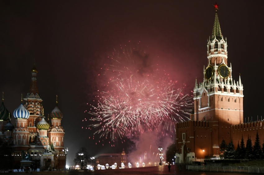 На нескольких площадках Москвы 23 февраля 2023 года будет салют