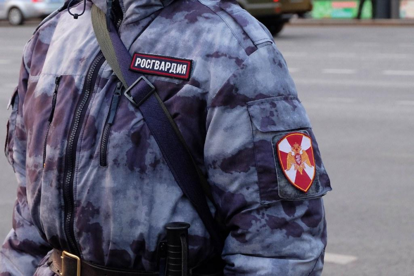 В Петербурге неизвестный выстрелил в сотрудника ОМОН у Гостиного двора
