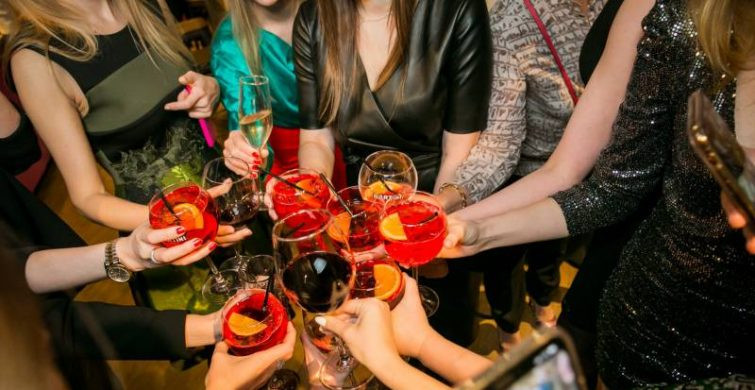 Конкурсы на 8 марта 2023 года сделают праздник веселым и незабываемым