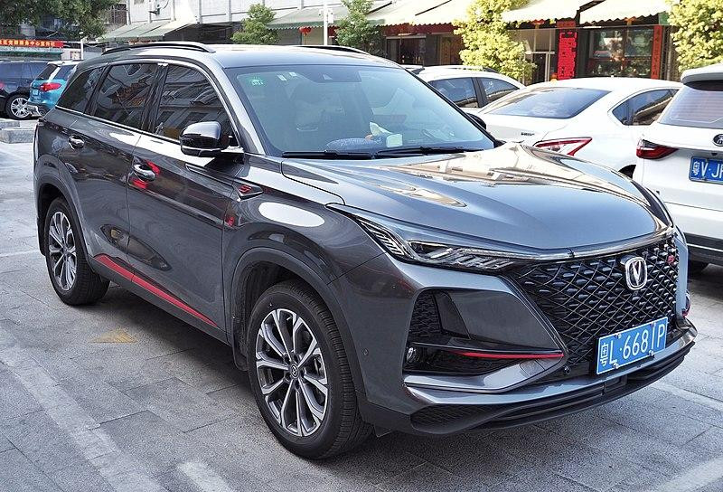 Названа цена нового седана Changan Yida