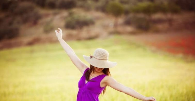 Международный День счастья 20 марта никого не оставит без поздравления или прикольной открытки