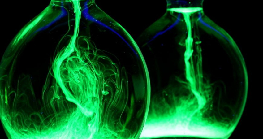 «Духи смерти»: в России распространяют фейки о ядовитых пробниках на улицах