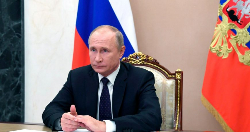 «Вы вселяете в нас веру»: президент Владимир Путин поздравил всех женщин России с 8 марта