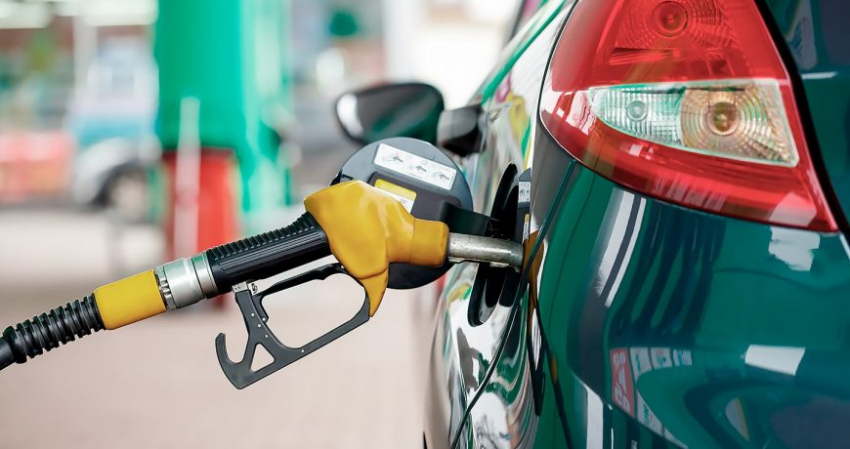 Оптовые цены на бензин падают после 4 недель роста