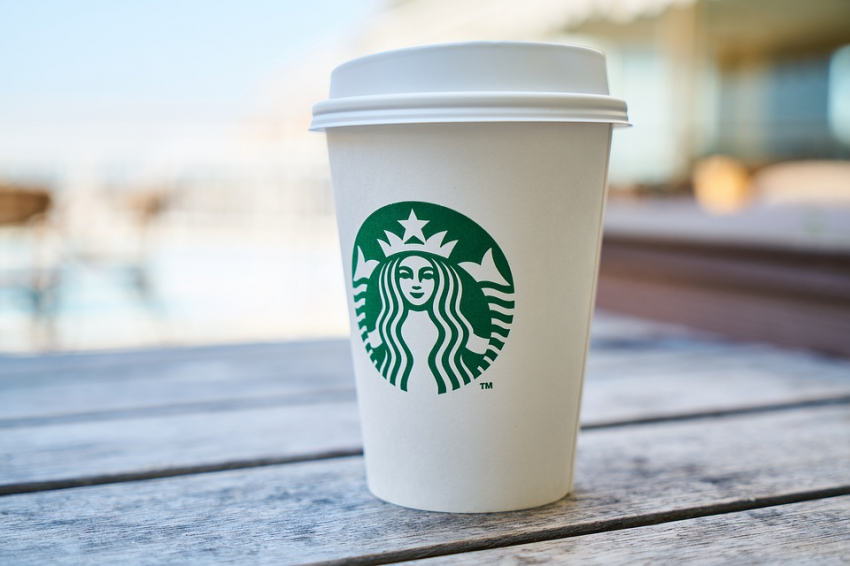 Один из киноляпов в «Игре престолов» принес Starbucks 2,3 млрд долларов