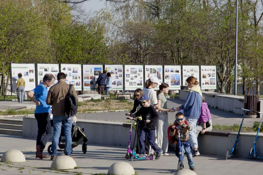 Фотовыставка памяти Юрия Лужкова в парке его имени в столице будет идти до конца апреля