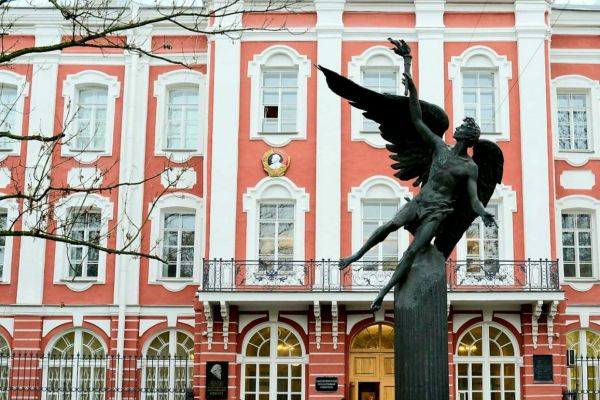 Ректор СПбГУ только после скандала уволил преподавателя, организовавшего проукраинский кружок среди студентов