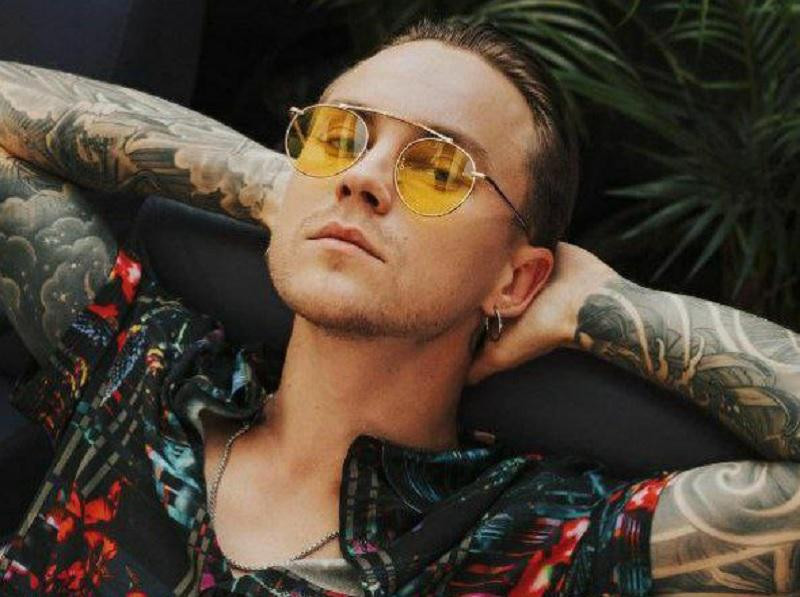 После отмены концерта в Швейцарии Пивоваров выступал на улице