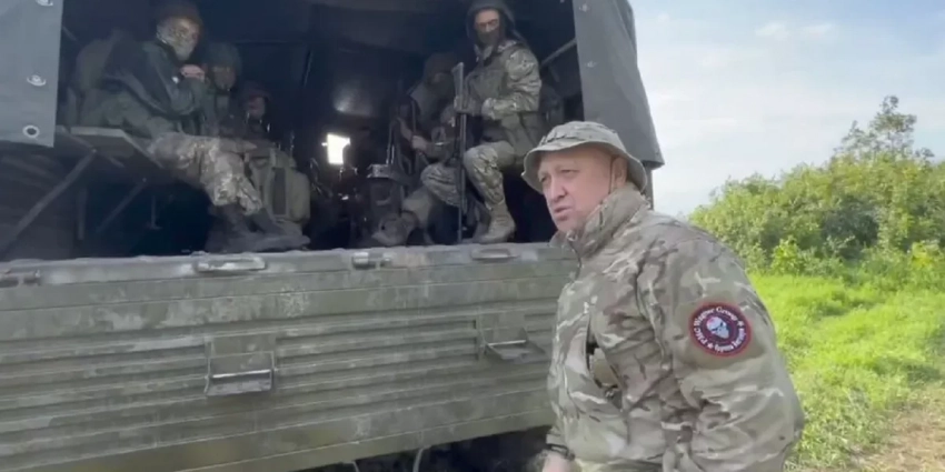 «В Бахмуте нас уже быть не должно» Пригожин с армией ЧВК «Вагнер» покидает Артемовск – видео