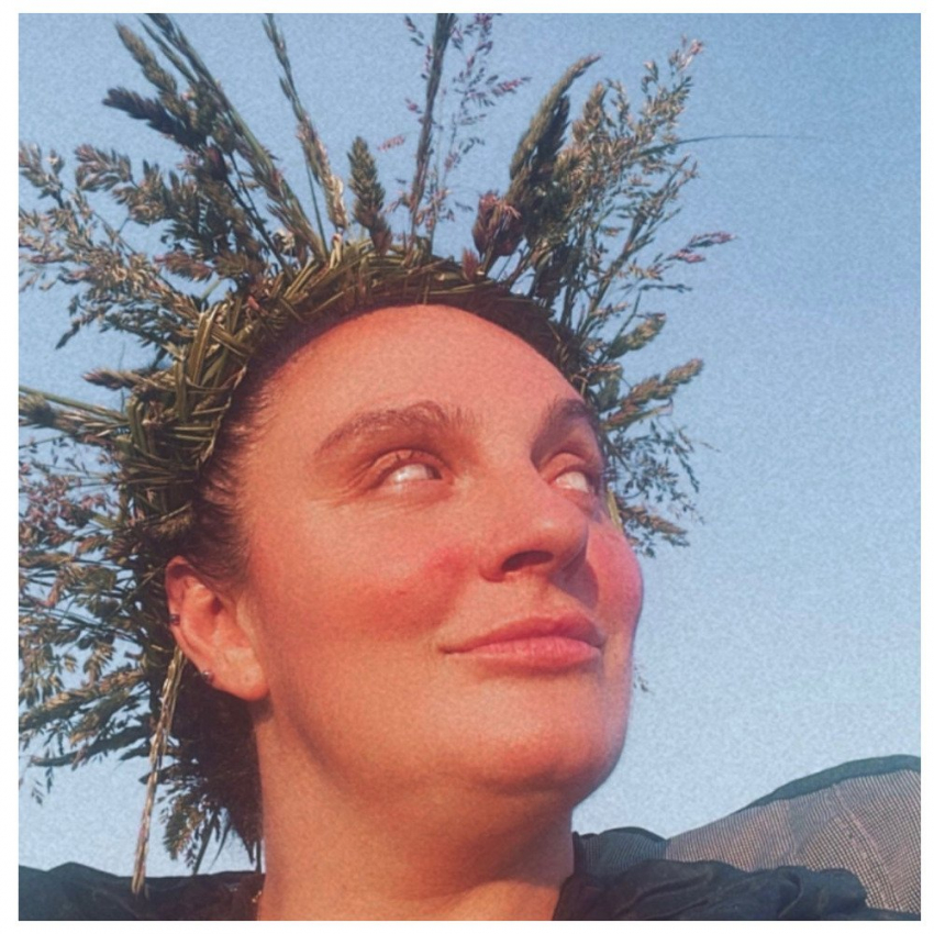 Елена Ваенга новым фотоснимком спровоцировала слухи о проблемах со здоровьем