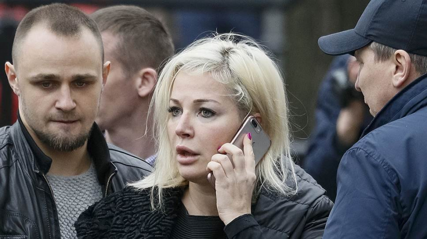 Яна Поплавская призвала запретить въезд в РФ иноагенту Максаковой после ее слов о Костомарове