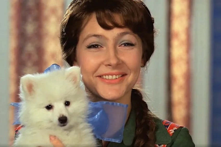 «Кареглазая» Катя влюбилась, красавица Леночка страдала от зависимости: судьбы героинь «Афони»