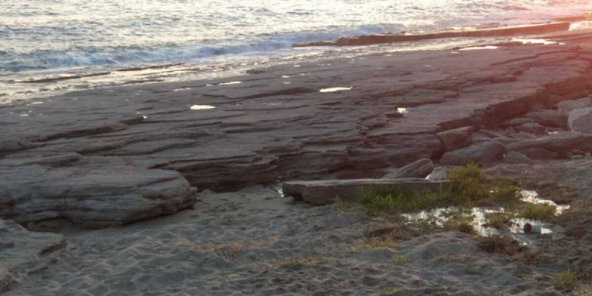 В Аланье, район Каргыджак пляжа нет (фото), но желающие сдать, продать жильё рассказывают, что он есть и очень хороший