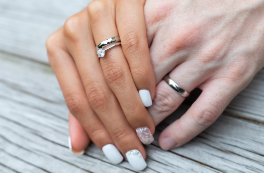 Express: Туристов попросили снять кольца перед поездкой в отпуск и назвали причину