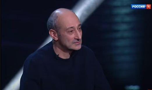 Карэн Бадалов высказался об отношении к уехавшим из России деятелям культуры