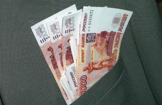 Родители детей-инвалидов в России смогут продолжить работать без потери соцвыплат