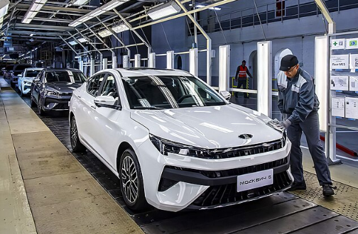 Autonews: Новый «Москвич 6» не вызвал ажиотажного спроса среди россиян