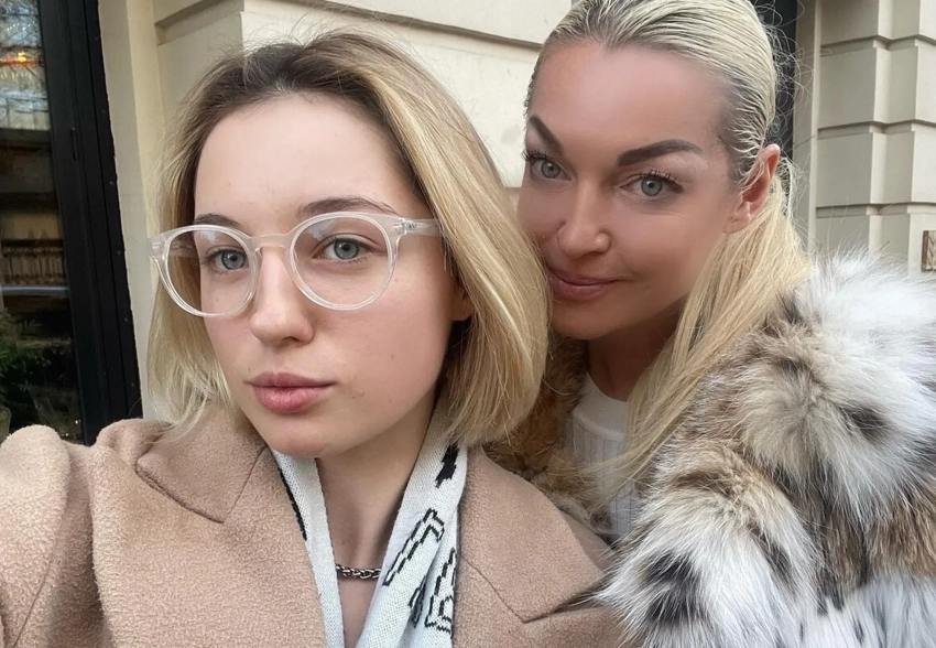 "Я хочу вести жизнь обычного человека". Дочь Анастасии Волочковой рассказала о своей жизни и женихе