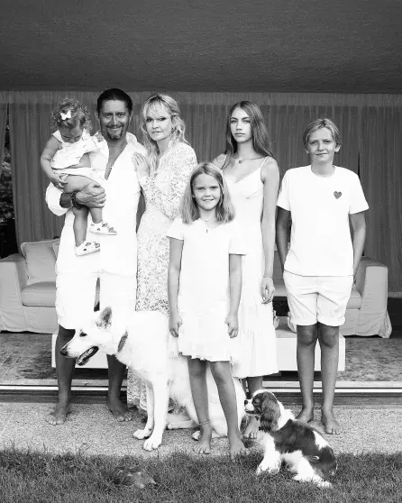 Ксения Собчак показала фото с венчания с Константином Богомоловым