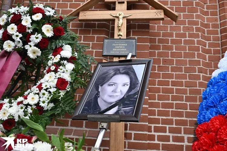 Прощание с Голубкиной, смерть Веселкина, кома Паши Техника, суд Прилучного и Муцениеце: главные события шоу-бизнеса