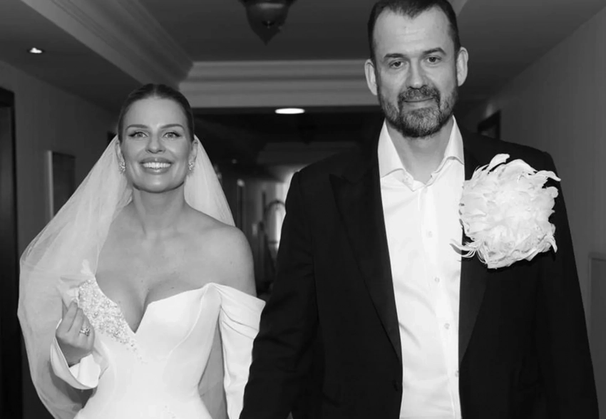 Платье от Valentin Yudashkin и песни от Любови Успенской: в Москве прошла свадьба психолога Вероники Сидоровой