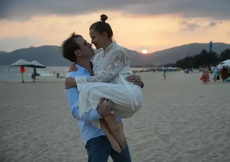 "Не смогли, не договорились, не совпали". Юлия Пересильд и Михаил Тройник расстались