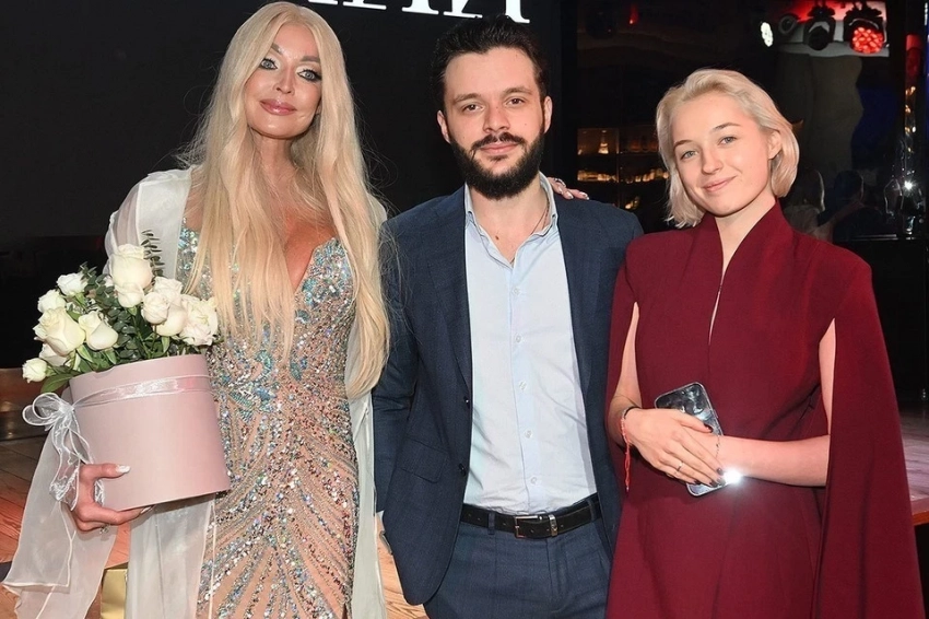 «Расстанутся через полгода»: Волочкова предсказала браку дочери скорый крах