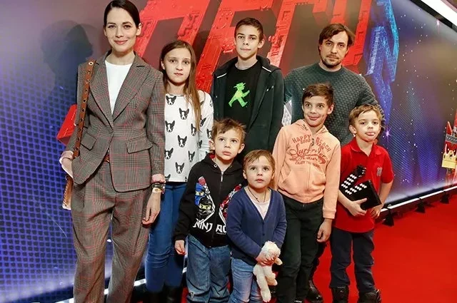 Бывшая жена Евгения Цыганова Ирина Леонова и четверо их детей снялись в сериале Валерии Гай Германики