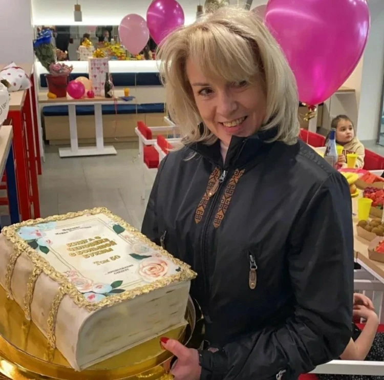 Экс-жена Ильи Авербуха начала новую жизнь: Ирина Лобачева трудится на двух работах, бросила пить и занялась собой