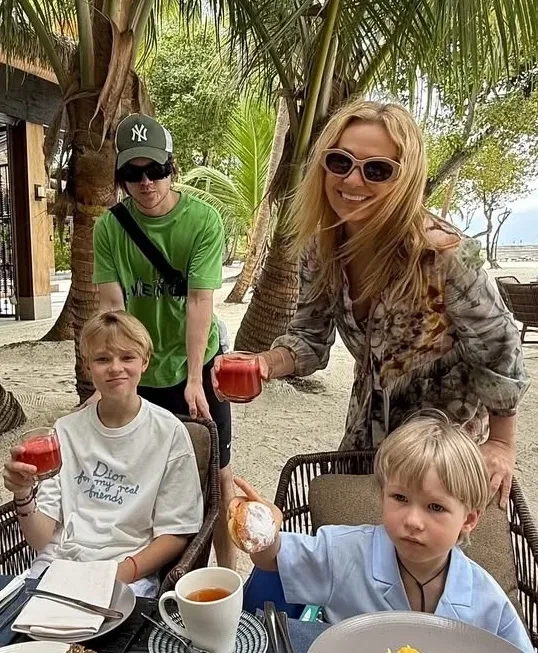 "Глазами мужа". Яна Рудковская опубликовала новые фото из отпуска на Мальдивах с семьёй