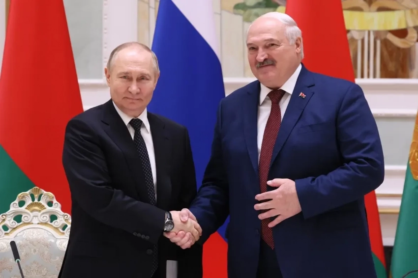 Лукашенко: президент России никому ничего не должен, но готов заключить мир на Украине