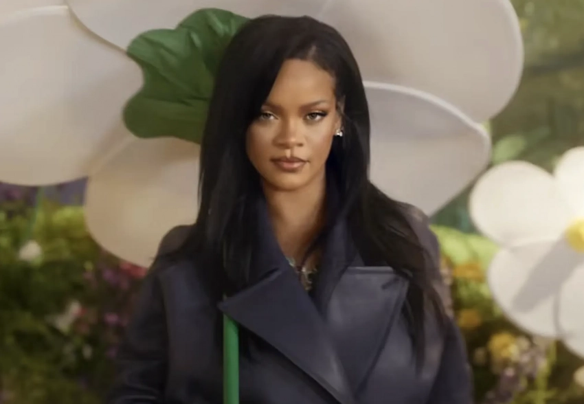 "Мы ждали со времён динозавров". Рианна впервые за три года выпустила новую песню и "разочаровала" фанатов