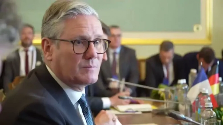 Британцы расследуют причастность РФ к устроенным украинцами поджогам имущества Стармера