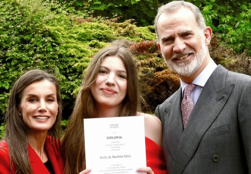 Король Испании Филипп VI и королева Летиция поздравили инфанту Софию с окончанием колледжа