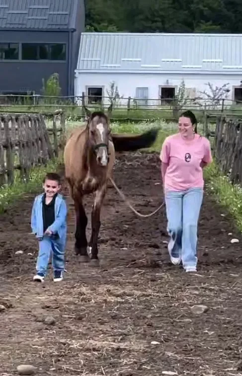 Резо Гигинеишвили проводит время с детьми от Надежды Михалковой в Грузии