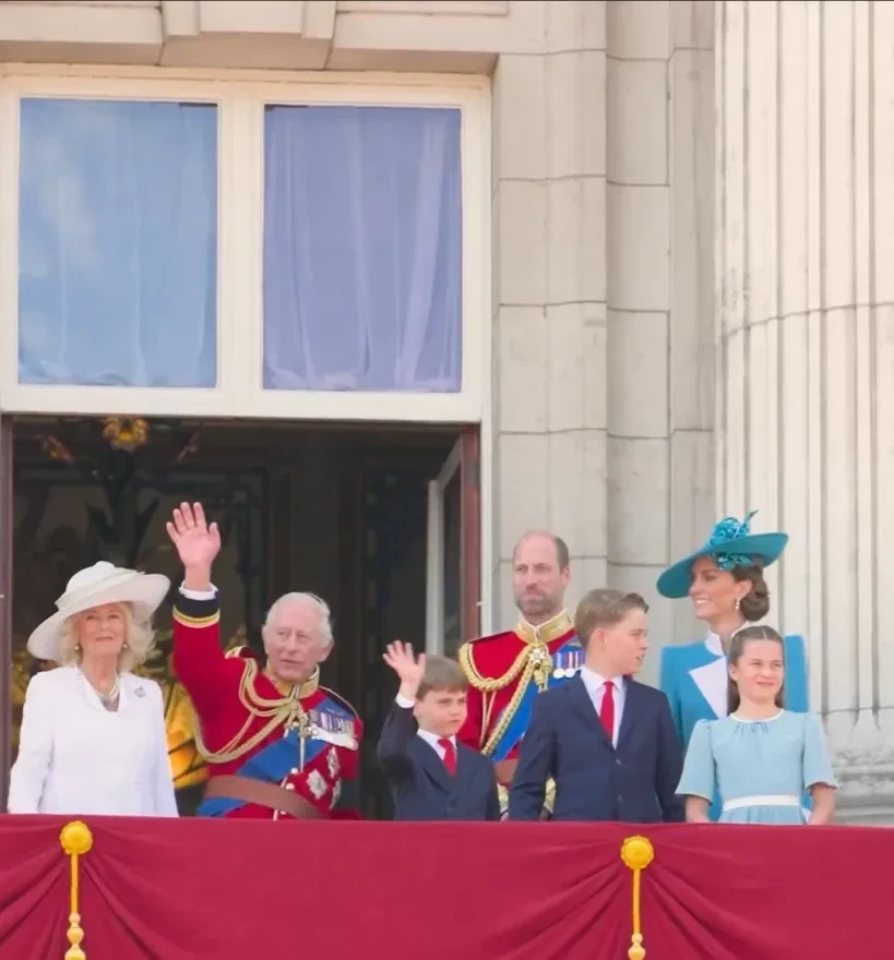 "Готов к своей короне". Видео с игривым принцем Луи снова завирусилось в соцсетях