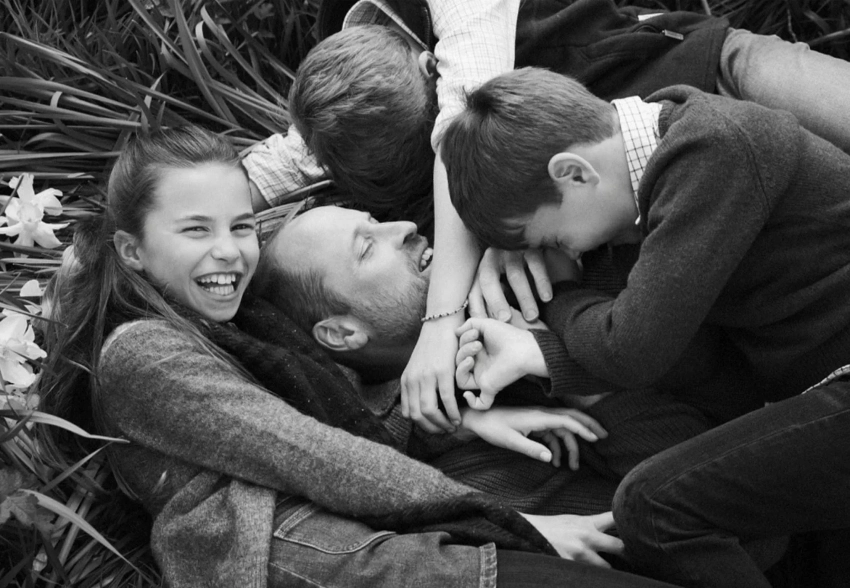 Вышли новые фото принца Уильяма с детьми по случаю Дня отца