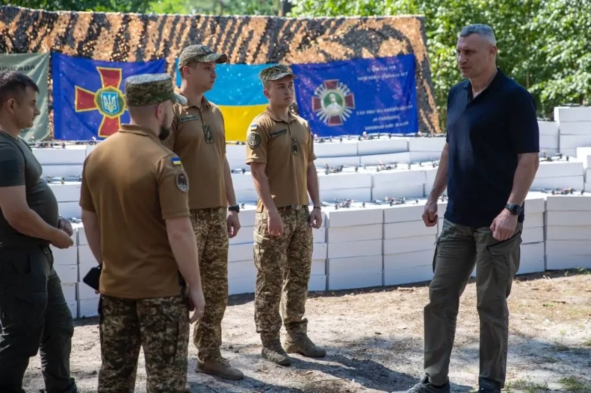 Кличко против Зеленского: мэр Киева заявил, что для помощи военным он не залезает в бюджет