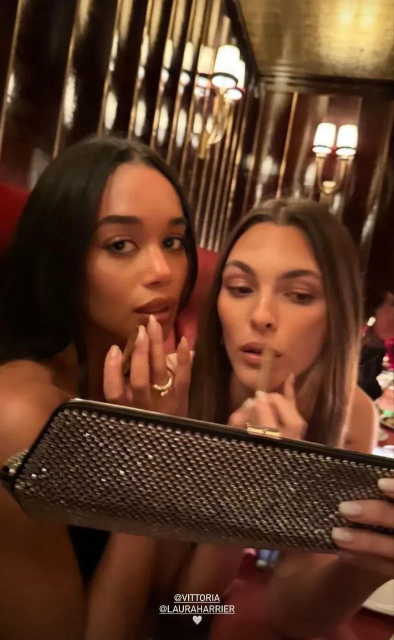 Леонардо ДиКаприо отметил 51-й день рождения вместе со своей девушкой Витторией Черетти и друзьями: видео