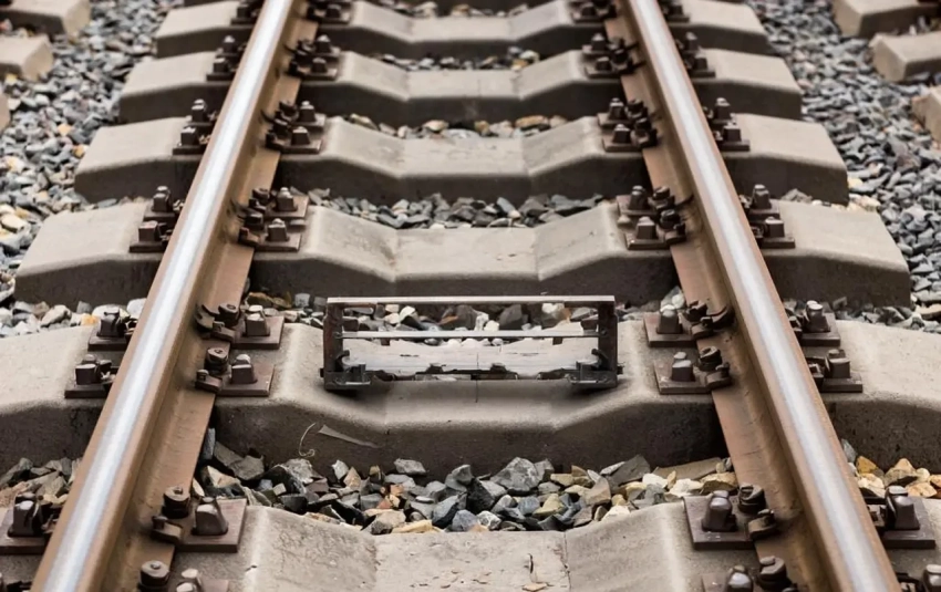 Туск подтвердил повреждение жд-ветки, используемой для поставок на Украину