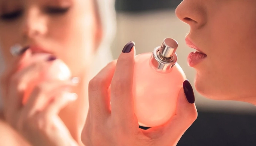 Не нравится, когда кто-то носит «твой» аромат? 8 вопросов про духи, которые не задают вслух