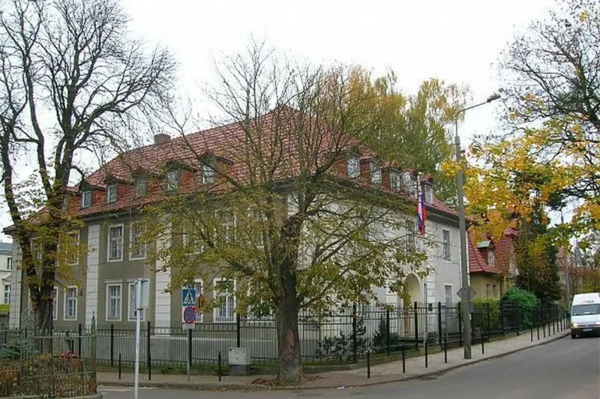 Польским чиновникам не открыли дверь при попытке захвата здания консульства РФ