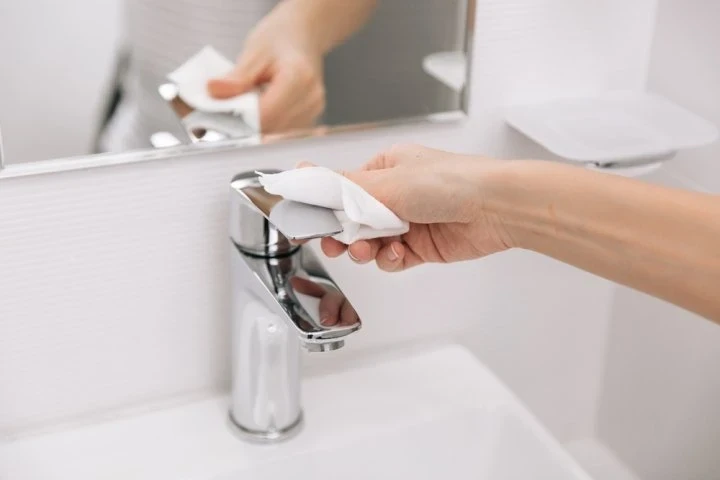 Понадобятся всего два ингредиента: как приготовить домашний раствор от налета на кранах